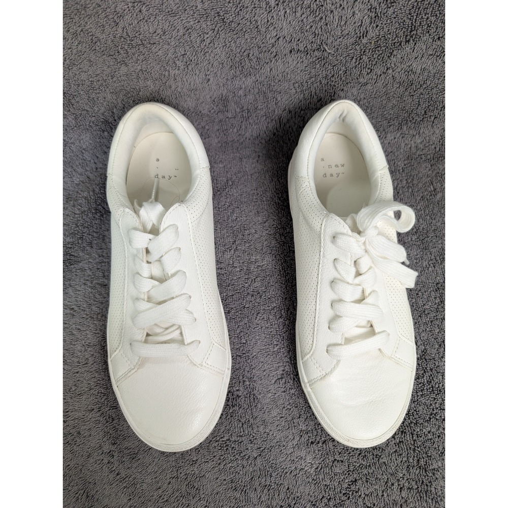 A New Day White Perforated Lace Up Sneakers Womens Size 7.5 Low Top Casual Shoes